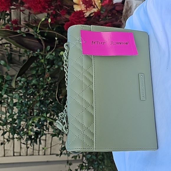 BETSEY JOHNSON QUILTED OLIVE BETSEY JOHNSON CROSSBODY / WALLET W/SWAG CHAIN - Picture 6 of 8